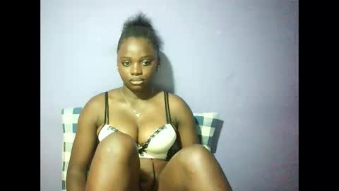 Snapshot of pretty_melinda2 chatting on February 2, 2025, 6:42 pm Mary Melinda online show from February 2, 2025, 6:42 pm