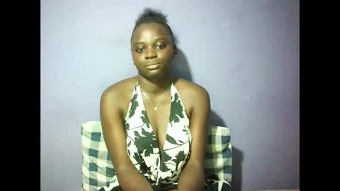 Snapshot of pretty_melinda2 chatting on February 3, 2025, 10:21 pm Mary Melinda online show from February 3, 2025, 10:21 pm