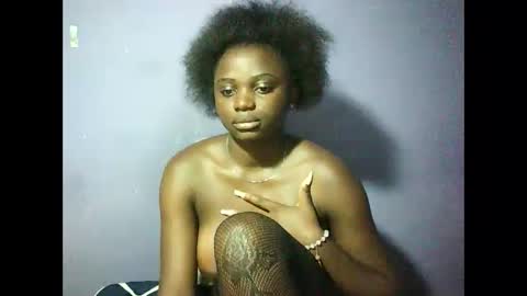 Snapshot of pretty_melinda2 chatting on February 27, 2025, 9:25 pm Mary Melinda online show from February 27, 2025, 9:25 pm