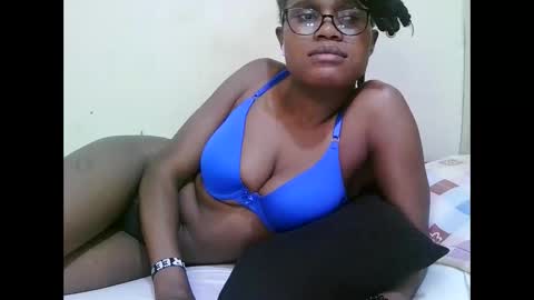 Snapshot of pretty_mellan chatting on February 2, 2025, 10:39 pm pretty_mellan online show from February 2, 2025, 10:39 pm