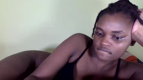 pretty_miya online show from December 19, 2024, 5:50 pm