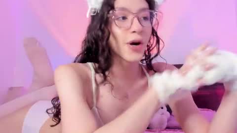 pretty_moonn2 online show from July 15, 2026, 8:58 pm