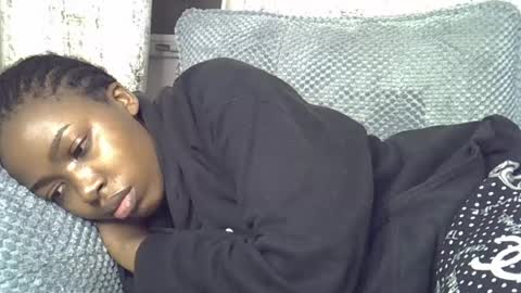 pretty_petite24 online show from July 27, 2026, 11:12 pm