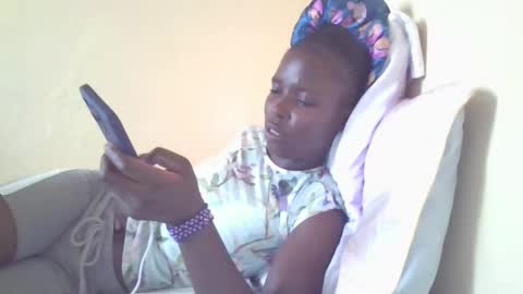 Snapshot of pretty_petite_ebony chatting on January 28, 2025, 7:11 am pretty_petite_ebony online show from January 28, 2025, 7:11 am