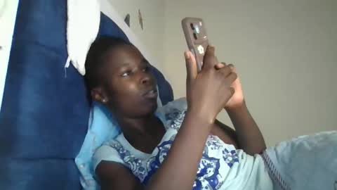 pretty_petite_ebony online show from December 19, 2025, 7:32 pm