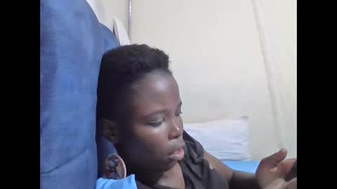 pretty_petite_ebony online show from April 4, 2026, 7:55 pm