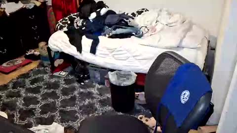 Snapshot of prettyandpeachy chatting on November 24, 2025, 11:59 pm Mistress Mallad online show from November 24, 2025, 11:59 pm