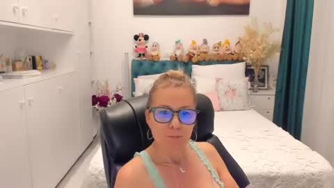 Snapshot of prettyblackeyes chatting on June 23, 2026, 6:33 am wilma online show from June 23, 2026, 6:33 am