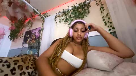 Snapshot of prettyblackgal chatting on November 15, 2025, 7:05 am prettyblackgal online show from November 15, 2025, 7:05 am