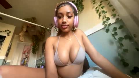 Snapshot of prettyblackgal chatting on November 23, 2025, 9:36 pm prettyblackgal online show from November 23, 2025, 9:36 pm