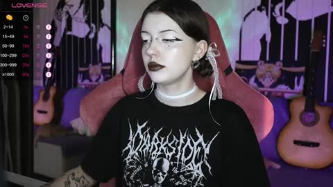 Snapshot of prettybones chatting on December 21, 2024, 12:27 pm Violet online show from December 21, 2024, 12:27 pm