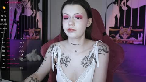 Snapshot of prettybones chatting on January 2, 2025, 10:26 am Violet online show from January 2, 2025, 10:26 am