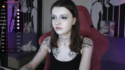 Snapshot of prettybones chatting on January 12, 2025, 9:51 am Violet online show from January 12, 2025, 9:51 am