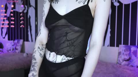 Snapshot of prettybones chatting on February 5, 2025, 1:04 am Violet online show from February 5, 2025, 1:04 am