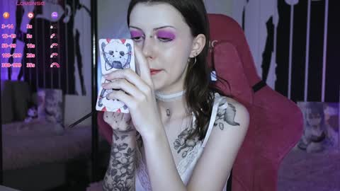 Snapshot of prettybones chatting on February 8, 2025, 11:02 pm Violet online show from February 8, 2025, 11:02 pm