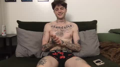 Snapshot of prettyboyszn chatting on October 16, 2025, 4:35 am pretty boy online show from October 16, 2025, 4:35 am