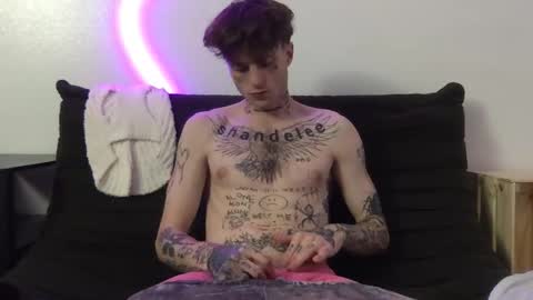 pretty boy online show from November 19, 2025, 8:36 am