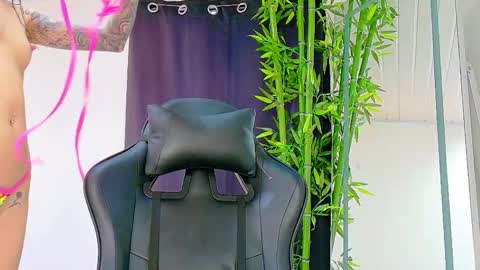 Enzo  Denis online show from November 28, 2025, 4:42 pm