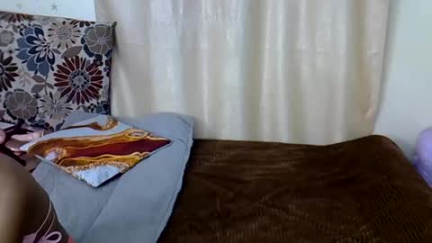 Snapshot of prettybunnny chatting on November 24, 2025, 12:43 am Bunny online show from November 24, 2025, 12:43 am