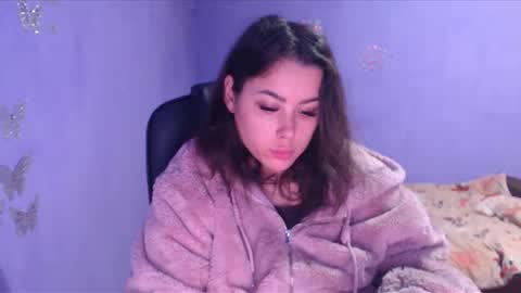 prettyjulliette online show from January 3, 2025, 2:08 pm