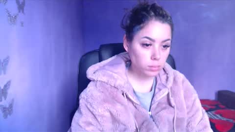 prettyjulliette online show from January 4, 2025, 10:05 am