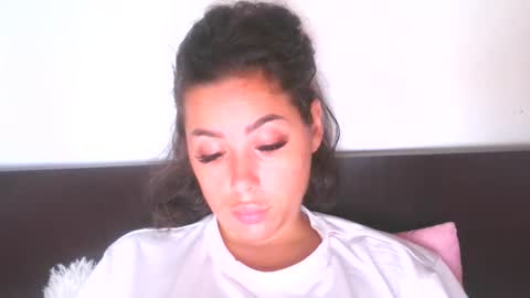 prettyjulliette online show from September 19, 2025, 3:02 pm