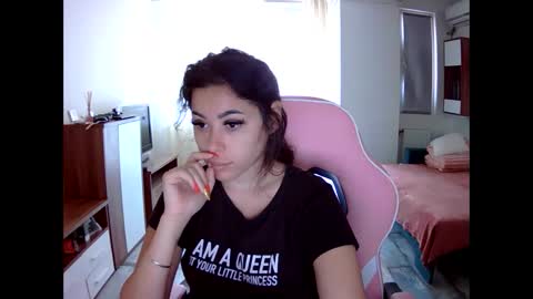 prettyjulliette online show from September 27, 2025, 10:20 am