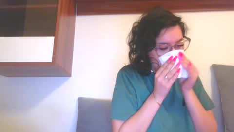 prettyjulliette online show from December 18, 2025, 2:23 pm