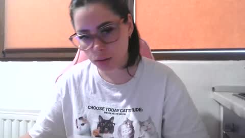 prettyjulliette online show from July 17, 2026, 2:34 pm
