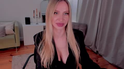 Snapshot of prettyk1ller chatting on January 17, 2025, 3:55 am Eva online show from January 17, 2025, 3:55 am