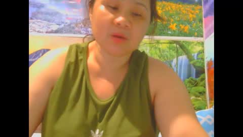 Snapshot of prettynhing chatting on November 13, 2025, 12:04 pm Nhing online show from November 13, 2025, 12:04 pm