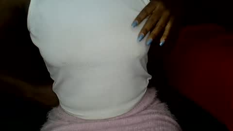 pretty queen online show from March 6, 2025, 12:09 pm