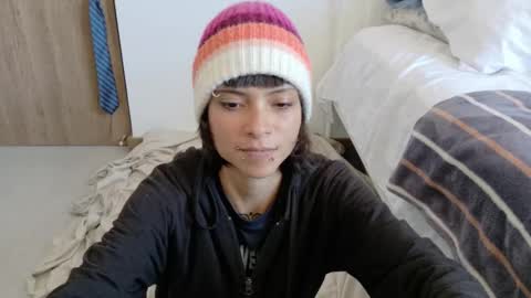 Snapshot of prettyrare chatting on January 17, 2026, 5:49 pm Juli online show from January 17, 2026, 5:49 pm