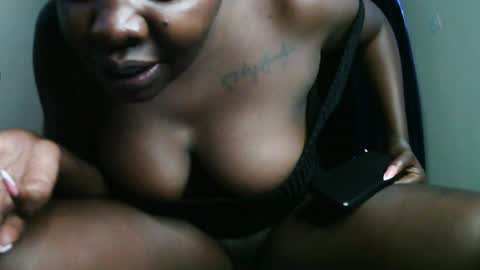 Snapshot of prettyreen chatting on July 7, 2026, 9:35 am prettyreen online show from July 7, 2026, 9:35 am