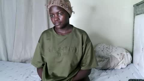 prettysmiles1 online show from October 5, 2025, 6:39 pm