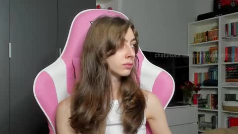 Snapshot of prettysomething chatting on October 31, 2025, 7:42 am Sophie next stream will be at Monday i will wait you guys online show from October 31, 2025, 7:42 am