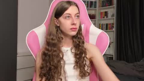 Snapshot of prettysomething chatting on July 7, 2026, 6:05 am Sophie next stream will be at Monday i will wait you guys online show from July 7, 2026, 6:05 am
