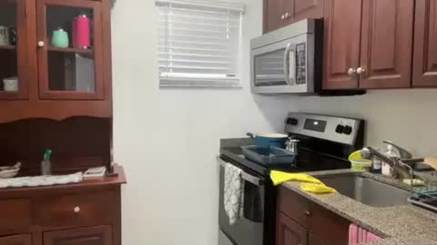 prettyyykittyyy22 online show from September 30, 2025, 6:02 pm