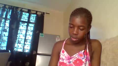 prettyzuzu online show from October 20, 2025, 7:20 am