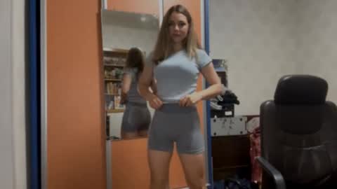 Amelia online show from November 28, 2025, 4:42 pm