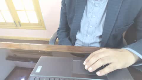 lover online show from October 13, 2025, 7:08 am