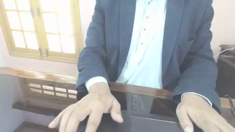 lover online show from October 16, 2025, 8:15 am