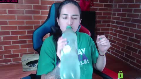 Snapshot of princesa_leia_zathur chatting on April 26, 2026, 6:05 pm Leia online show from April 26, 2026, 6:05 pm
