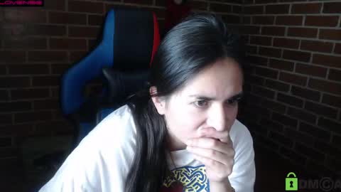 Snapshot of princesa_leia_zathur chatting on May 4, 2026, 11:23 pm Leia online show from May 4, 2026, 11:23 pm