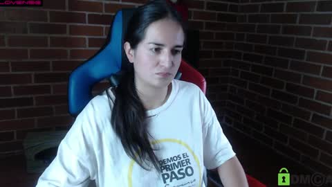 Snapshot of princesa_leia_zathur chatting on May 5, 2026, 9:23 pm Leia online show from May 5, 2026, 9:23 pm