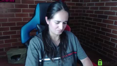 Snapshot of princesa_leia_zathur chatting on May 14, 2026, 9:43 pm Leia online show from May 14, 2026, 9:43 pm