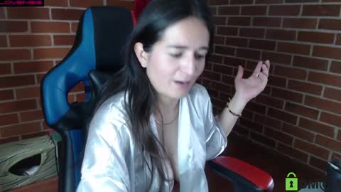 Snapshot of princesa_leia_zathur chatting on May 30, 2026, 8:28 pm Leia online show from May 30, 2026, 8:28 pm