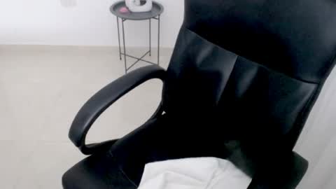 valery dollx online show from April 15, 2026, 12:17 am