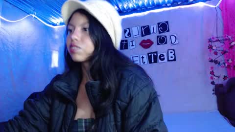  Elia  online show from November 11, 2025, 10:21 pm