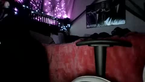 Holly love online show from October 10, 2025, 6:12 am